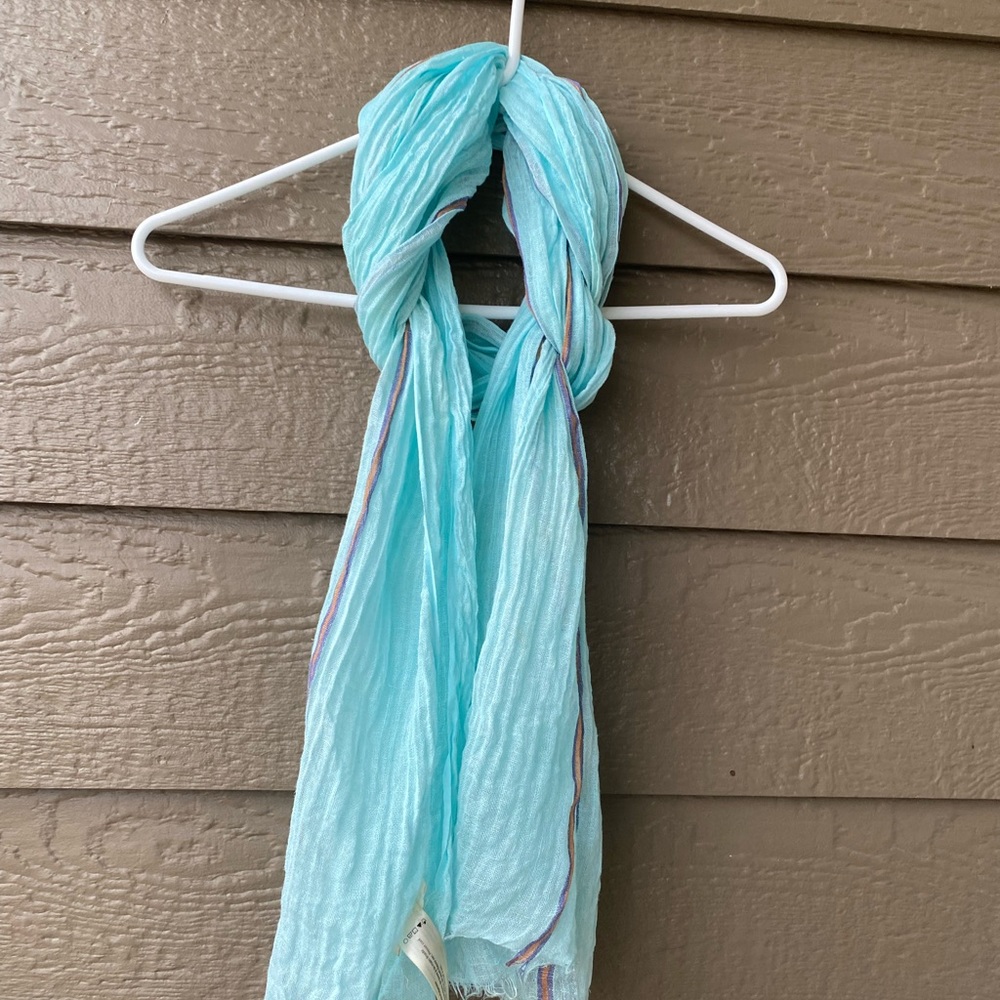 EILEEN FISHER
Linen Gauze Pintucked Scarf